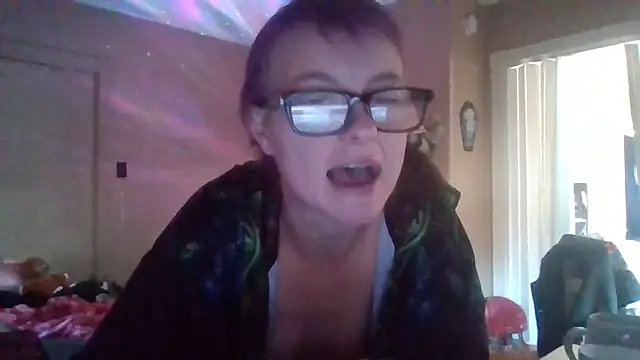 Snapshot of GloriousKarma chatting on 11.04.25 GloriousKarma online show from 11.04.25