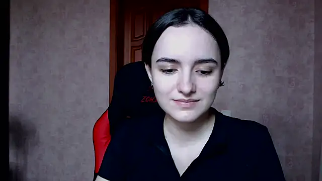 Snapshot of AmelieBanshee chatting on 10.27.25 AmelieBanshee online show from 10.27.25