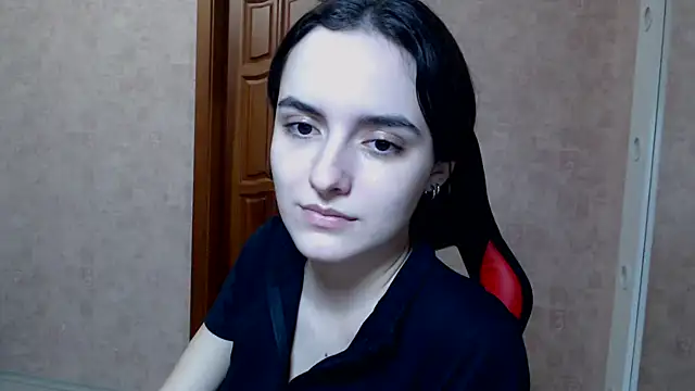 Snapshot of AmelieBanshee chatting on 10.27.25 AmelieBanshee online show from 10.27.25