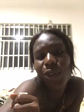 Snapshot of cutee2000 chatting on 02.21.25 cutee2000 online show from 02.21.25