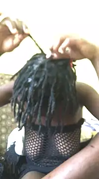 Snapshot of cutee2000 chatting on 02.25.25 cutee2000 online show from 02.25.25