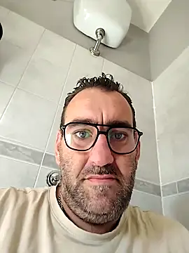 Snapshot of Hardasanut chatting on 10.12.25 Hardasanut online show from 10.12.25