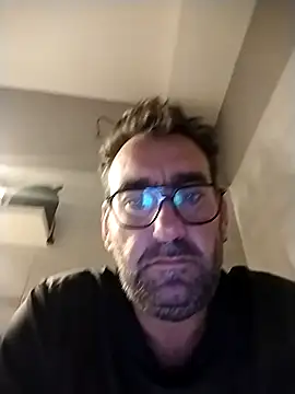 Snapshot of Hardasanut chatting on 10.16.25 Hardasanut online show from 10.16.25