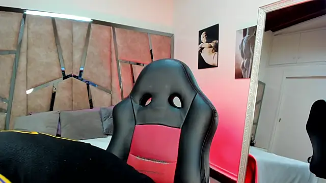 Snapshot of LeandroRusso chatting on 02.11.25 LeandroRusso online show from 02.11.25