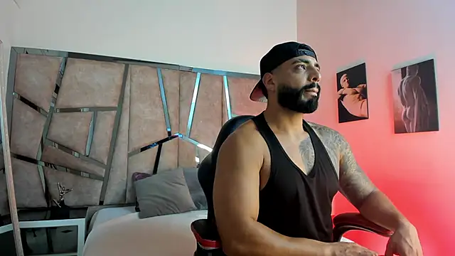 Snapshot of LeandroRusso chatting on 02.22.25 LeandroRusso online show from 02.22.25