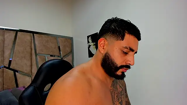 Snapshot of LeandroRusso chatting on 03.12.25 LeandroRusso online show from 03.12.25