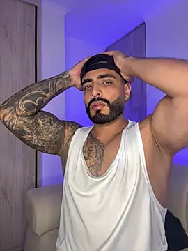 Snapshot of LeandroRusso chatting on 10.09.25 LeandroRusso online show from 10.09.25