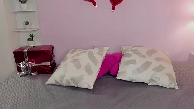 Snapshot of LeilaRasi chatting on 02.13.25 LeilaRasi online show from 02.13.25