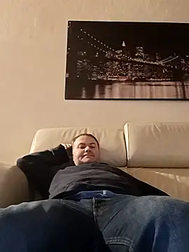 Snapshot of Pourleplasirs chatting on 02.17.25 Pourleplasirs online show from 02.17.25