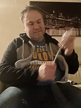 Snapshot of Pourleplasirs chatting on 02.27.25 Pourleplasirs online show from 02.27.25