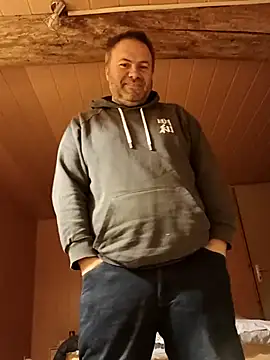 Snapshot of Pourleplasirs chatting on 03.06.25 Pourleplasirs online show from 03.06.25