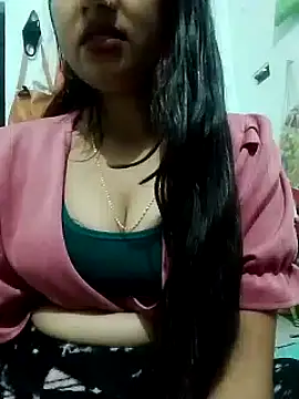 Snapshot of saaniya chatting on 02.19.25 saaniya online show from 02.19.25