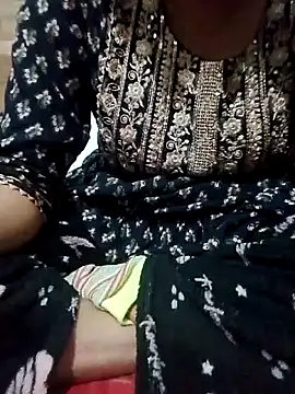 Snapshot of saaniya chatting on 11.14.25 saaniya online show from 11.14.25