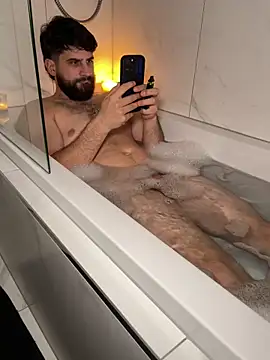 Snapshot of lucas_kazimm chatting on 11.12.25 lucas kazimm online show from 11.12.25