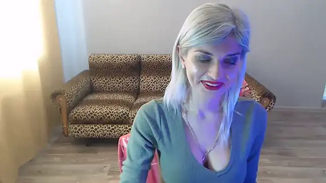 Snapshot of SexyBeatriice chatting on 02.02.25 SexyBeatriice online show from 02.02.25