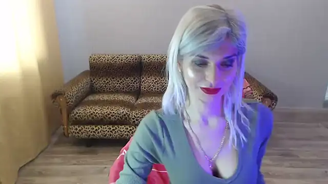 Snapshot of SexyBeatriice chatting on 02.02.25 SexyBeatriice online show from 02.02.25
