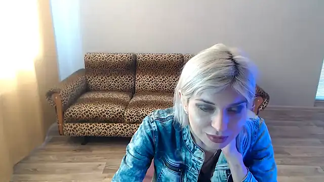 Snapshot of SexyBeatriice chatting on 02.21.25 SexyBeatriice online show from 02.21.25