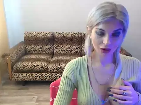 Snapshot of SexyBeatriice chatting on 10.19.25 SexyBeatriice online show from 10.19.25