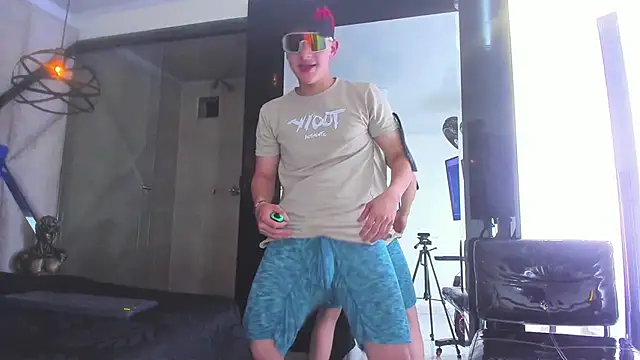 Snapshot of Thomas_May4rs chatting on 02.19.25 Thomas May4rs online show from 02.19.25