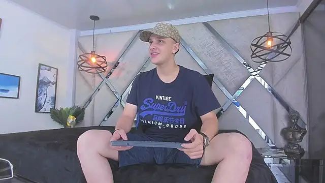 Snapshot of Thomas_May4rs chatting on 02.24.25 Thomas May4rs online show from 02.24.25