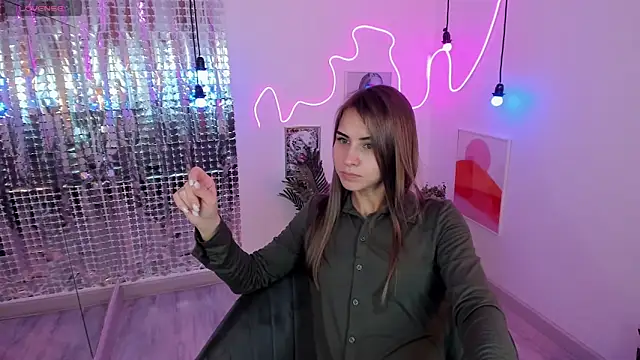 Snapshot of CharmBianca chatting on 02.09.25 CharmBianca online show from 02.09.25