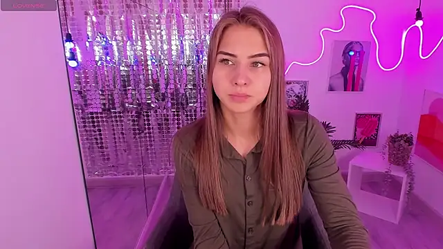 Snapshot of CharmBianca chatting on 02.12.25 CharmBianca online show from 02.12.25