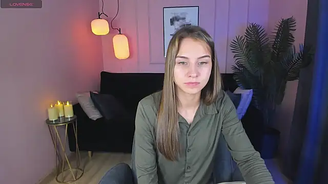 Snapshot of CharmBianca chatting on 02.20.25 CharmBianca online show from 02.20.25