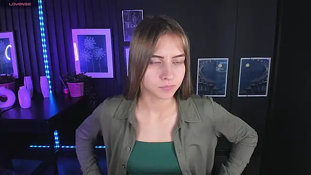 Snapshot of CharmBianca chatting on 02.21.25 CharmBianca online show from 02.21.25