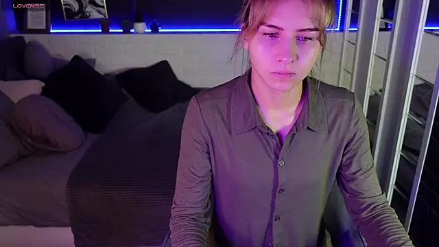 Snapshot of CharmBianca chatting on 02.22.25 CharmBianca online show from 02.22.25