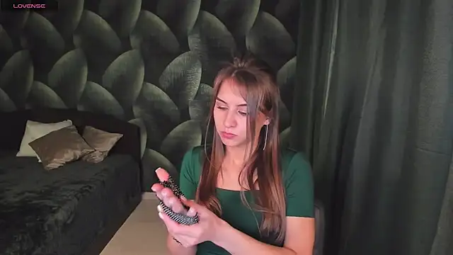 Snapshot of CharmBianca chatting on 03.06.25 CharmBianca online show from 03.06.25