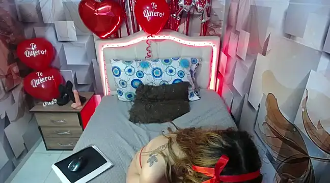 Snapshot of nicolee_millerr chatting on 02.14.25 nicolee millerr online show from 02.14.25