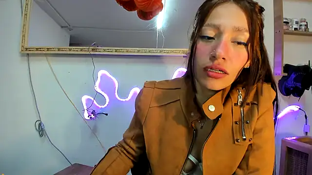 Snapshot of IZZY_BEAUTIFUL chatting on 02.21.25 IZZY BEAUTIFUL online show from 02.21.25