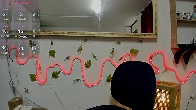 Snapshot of IZZY_BEAUTIFUL chatting on 02.26.25 IZZY BEAUTIFUL online show from 02.26.25