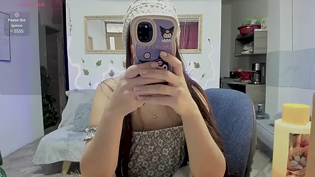 Snapshot of IZZY_BEAUTIFUL chatting on 02.28.25 IZZY BEAUTIFUL online show from 02.28.25