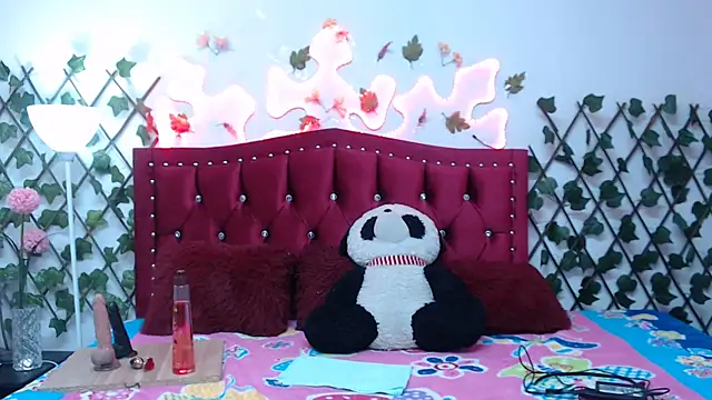 Snapshot of IZZY_BEAUTIFUL chatting on 09.15.25 IZZY BEAUTIFUL online show from 09.15.25