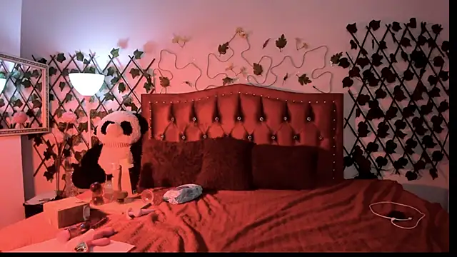 Snapshot of IZZY_BEAUTIFUL chatting on 09.18.25 IZZY BEAUTIFUL online show from 09.18.25