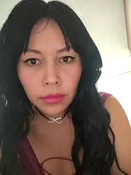 Snapshot of KellyPerlaxxx chatting on 10.24.25 KellyPerlaxxx online show from 10.24.25