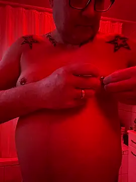 Snapshot of BOOTS chatting on 02.19.25 BOOTS online show from 02.19.25