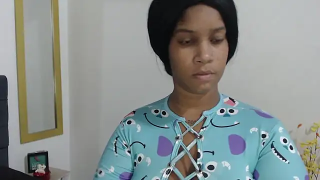 Snapshot of CanelaFierce chatting on 09.27.25 CanelaFierce online show from 09.27.25