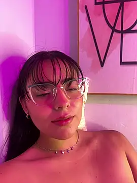 Snapshot of megan_cl chatting on 02.18.25 megan cl online show from 02.18.25