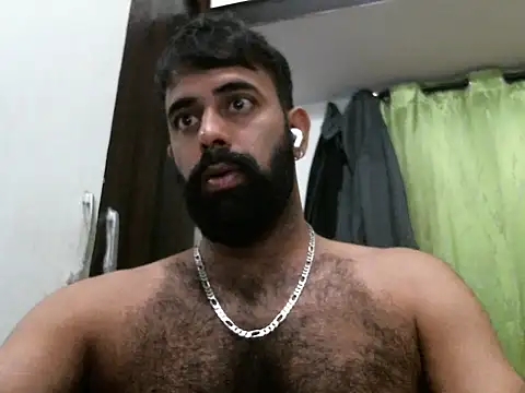 Snapshot of indianhairybull chatting on 10.30.25 indianhairybull online show from 10.30.25