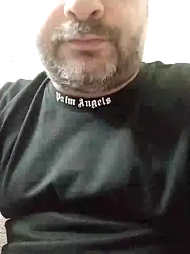 Snapshot of NAvoglia chatting on 03.06.25 NAvoglia online show from 03.06.25