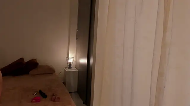 Snapshot of leahaltomm chatting on 03.17.25 leahaltomm online show from 03.17.25