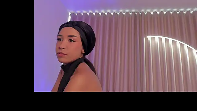 Snapshot of leahaltomm chatting on 09.15.25 leahaltomm online show from 09.15.25