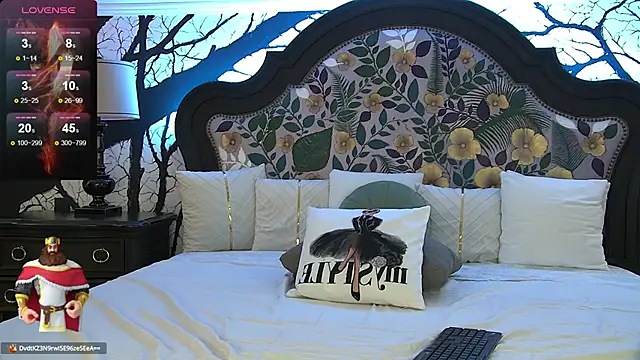 Snapshot of Amber_Luna chatting on 02.10.25 Amber Luna online show from 02.10.25