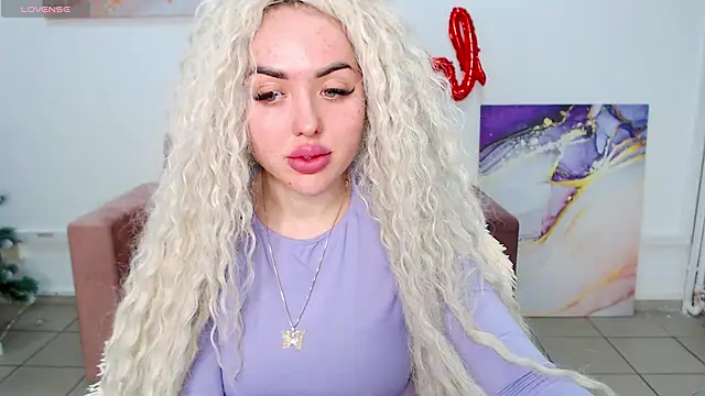 Snapshot of MissisCaty chatting on 02.20.25 MissisCaty online show from 02.20.25