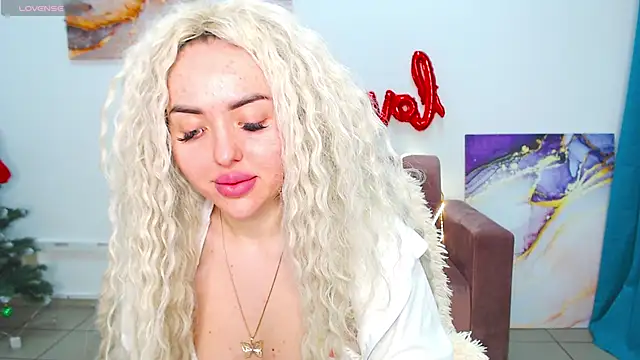 Snapshot of MissisCaty chatting on 02.24.25 MissisCaty online show from 02.24.25