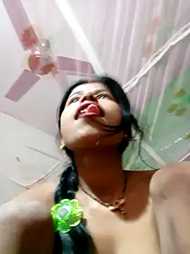 Snapshot of Miss_triha chatting on 03.11.25 Miss triha online show from 03.11.25