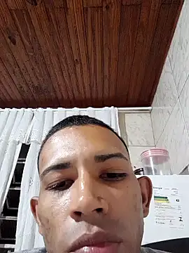 Snapshot of Mineirinho043 chatting on 02.14.25 Mineirinho043 online show from 02.14.25