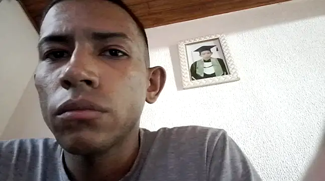 Snapshot of Mineirinho043 chatting on 02.14.25 Mineirinho043 online show from 02.14.25